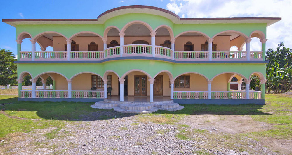 Dolphin Bay Yoga Guest House Drapers Exterior photo